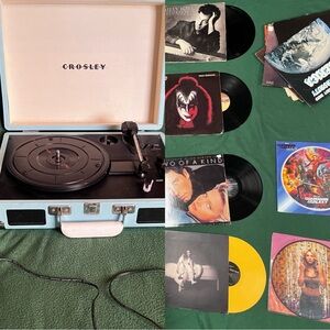 Crosley Sky Bluetooth Portable Turntable
(vinyls included)